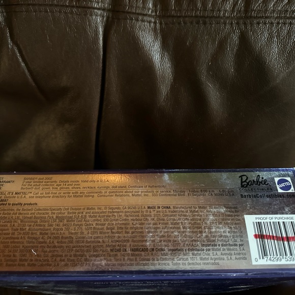 2002 Collectible Barbie - Picture 3 of 4